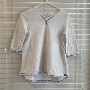 The brand is Matilda Jane. It’s a size 14. White shirt.